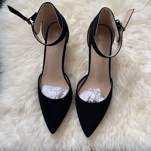 Black high-heeled shoes